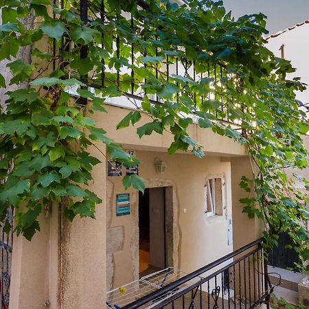 Under Ancient Roofs Vrbnik Apartment Exterior photo