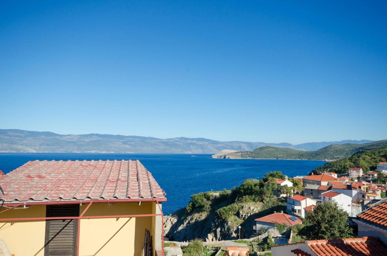Under Ancient Roofs Vrbnik Apartment Exterior photo