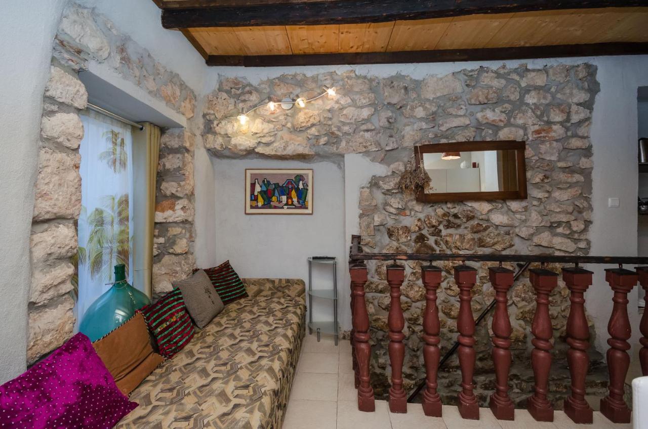 Under Ancient Roofs Vrbnik Apartment Exterior photo