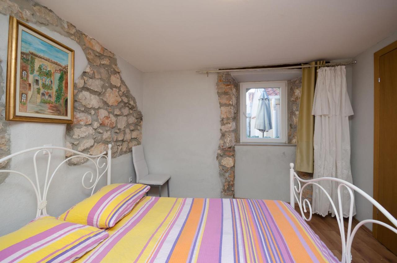 Under Ancient Roofs Vrbnik Apartment Exterior photo