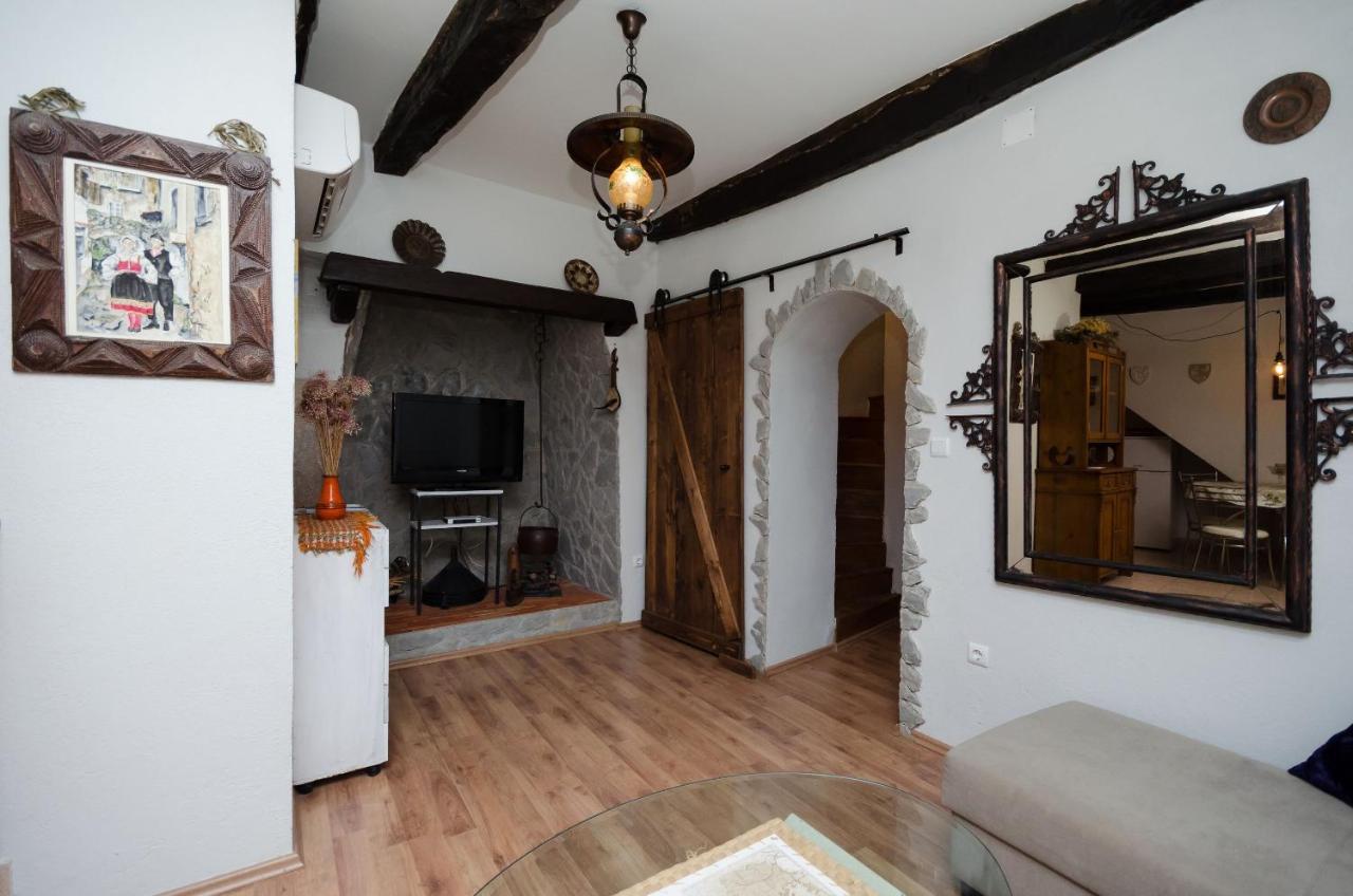 Under Ancient Roofs Vrbnik Apartment Exterior photo