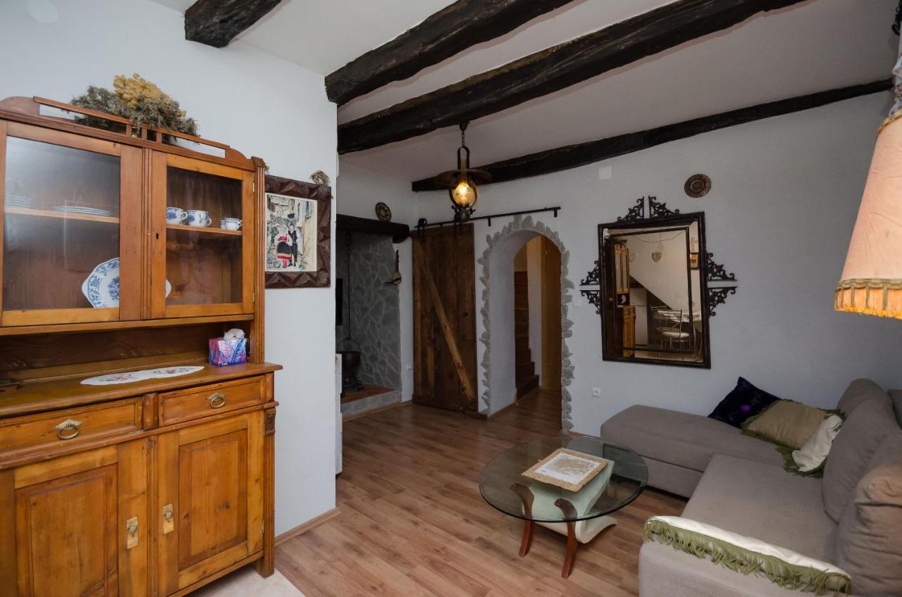 Under Ancient Roofs Vrbnik Apartment Exterior photo