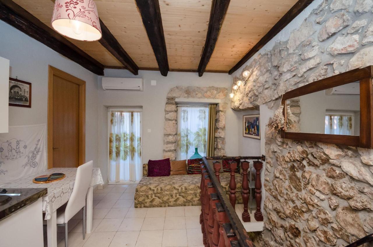 Under Ancient Roofs Vrbnik Apartment Exterior photo